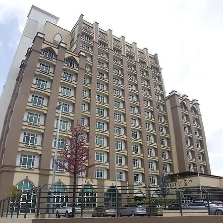 Risqi Apartment 2 Bedroom Wakaf Che Yeh Кота Бару Екстериор снимка