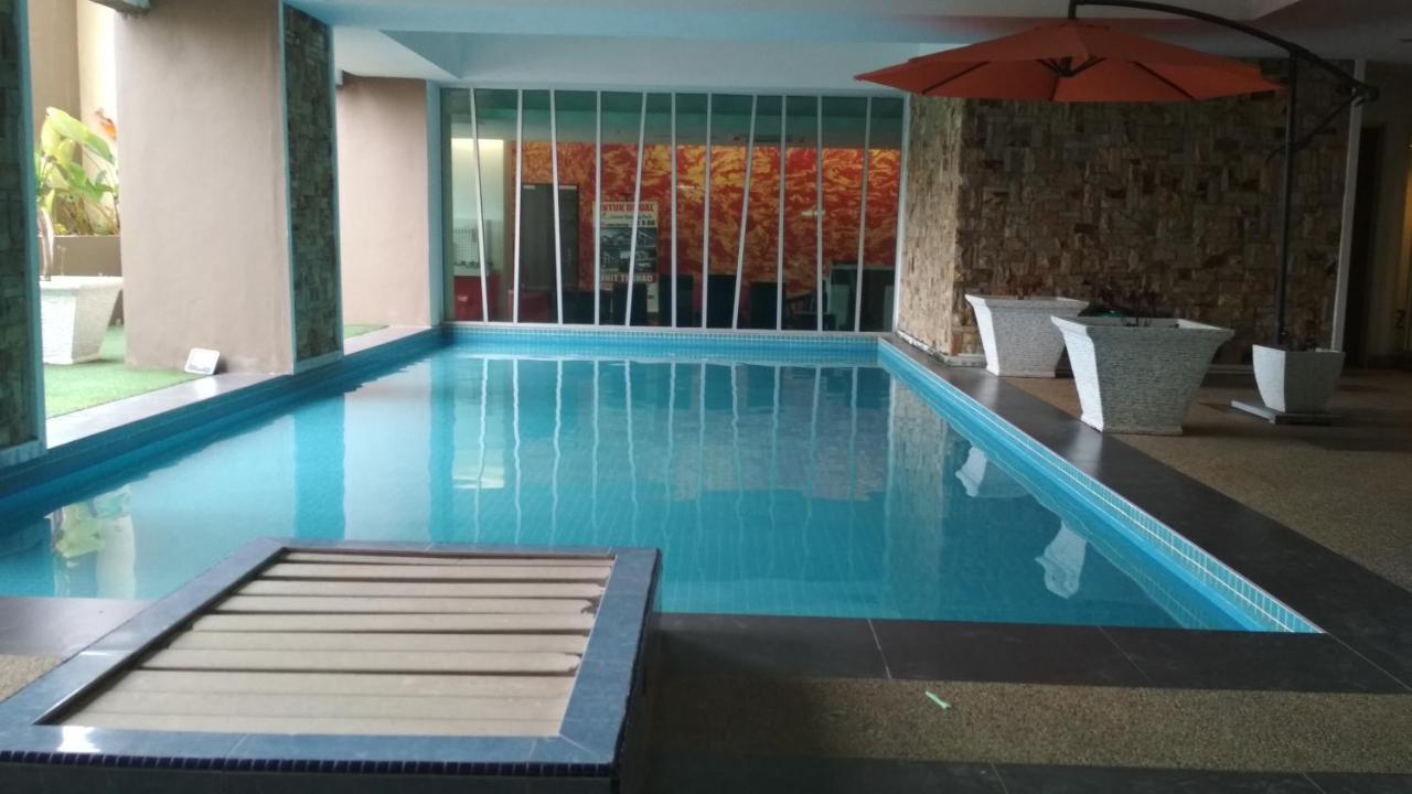 Risqi Apartment 2 Bedroom Wakaf Che Yeh Кота Бару Екстериор снимка