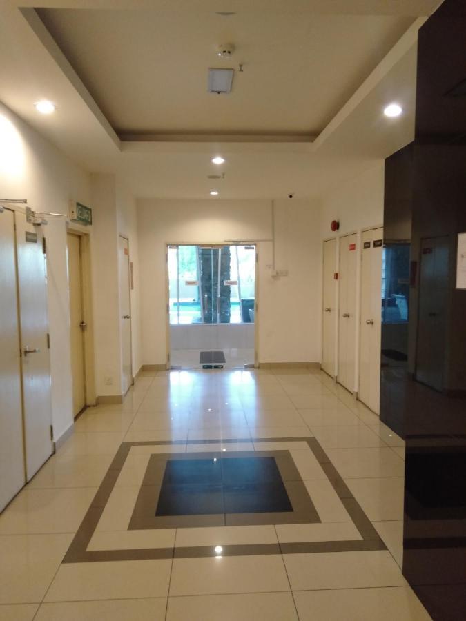 Risqi Apartment 2 Bedroom Wakaf Che Yeh Кота Бару Екстериор снимка