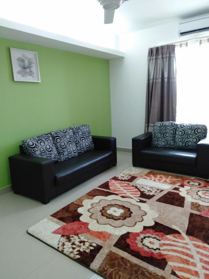Risqi Apartment 2 Bedroom Wakaf Che Yeh Кота Бару Екстериор снимка
