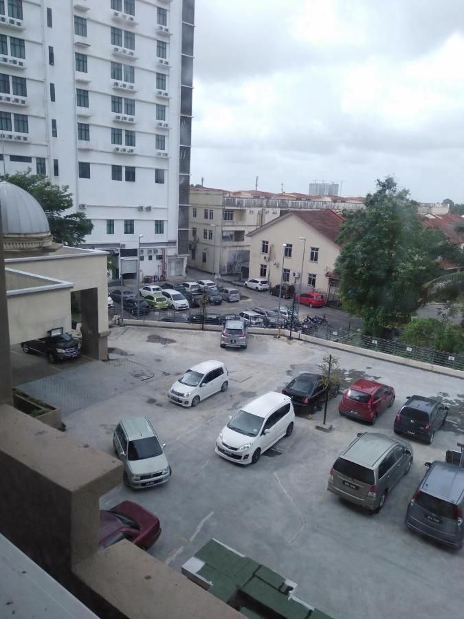 Risqi Apartment 2 Bedroom Wakaf Che Yeh Кота Бару Екстериор снимка