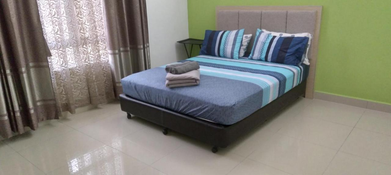 Risqi Apartment 2 Bedroom Wakaf Che Yeh Кота Бару Екстериор снимка