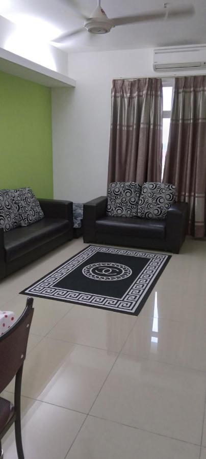 Risqi Apartment 2 Bedroom Wakaf Che Yeh Кота Бару Екстериор снимка