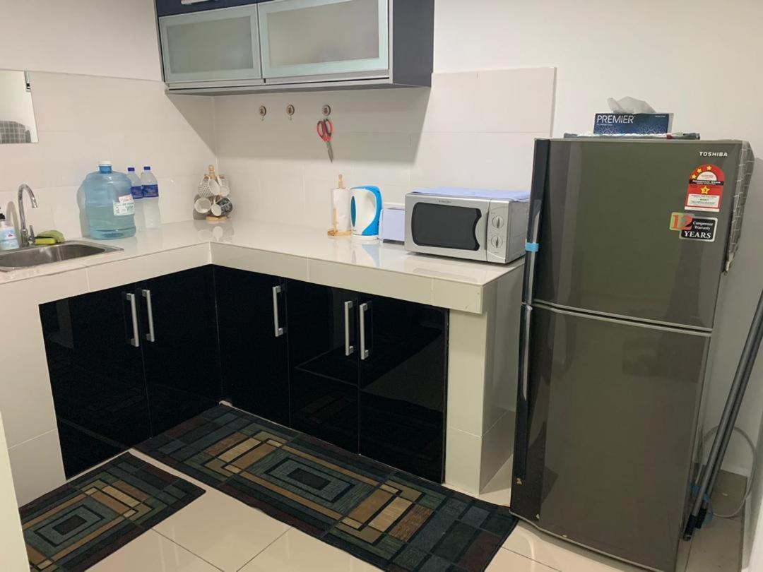 Risqi Apartment 2 Bedroom Wakaf Che Yeh Кота Бару Екстериор снимка