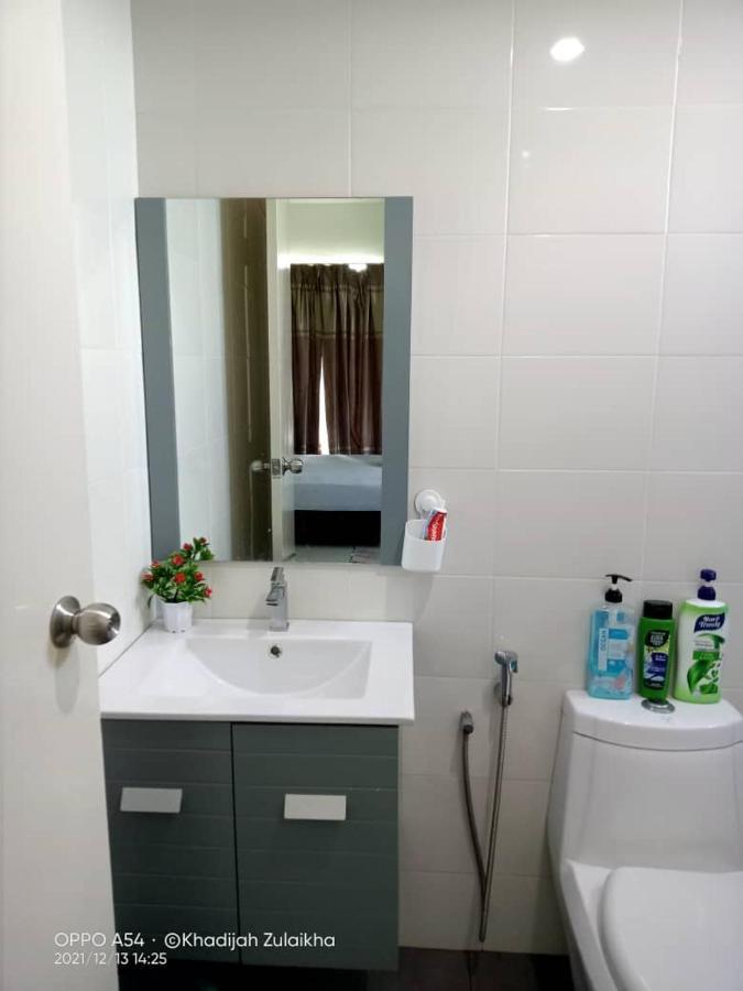 Risqi Apartment 2 Bedroom Wakaf Che Yeh Кота Бару Екстериор снимка