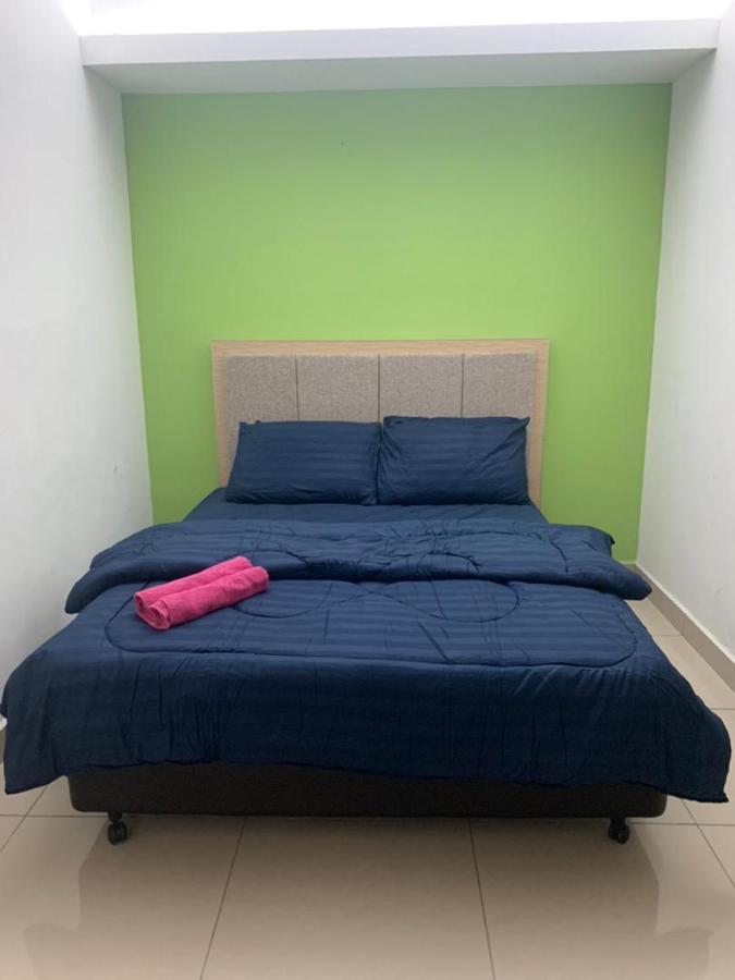 Risqi Apartment 2 Bedroom Wakaf Che Yeh Кота Бару Екстериор снимка