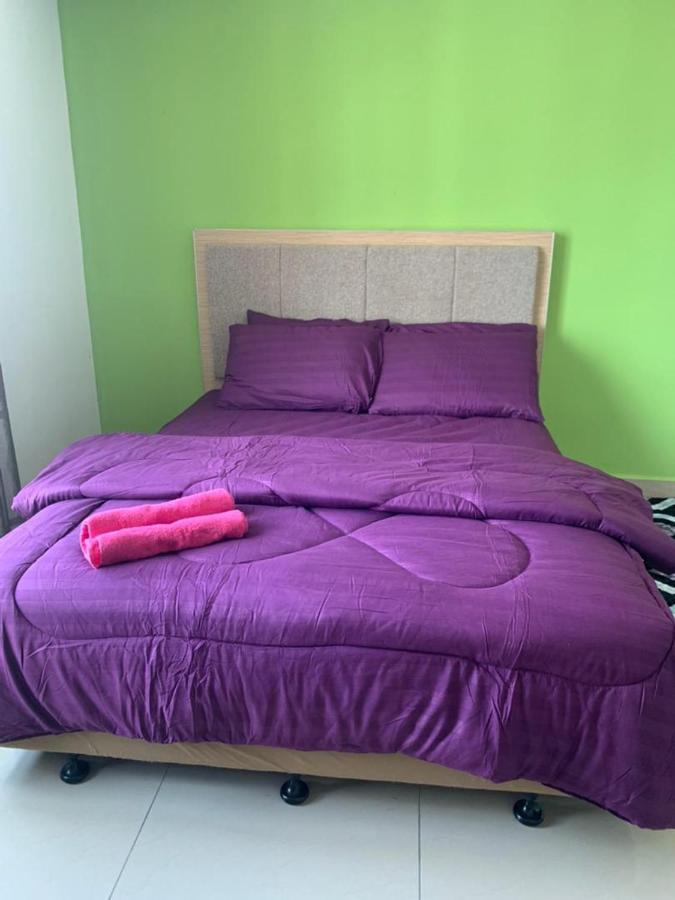 Risqi Apartment 2 Bedroom Wakaf Che Yeh Кота Бару Екстериор снимка